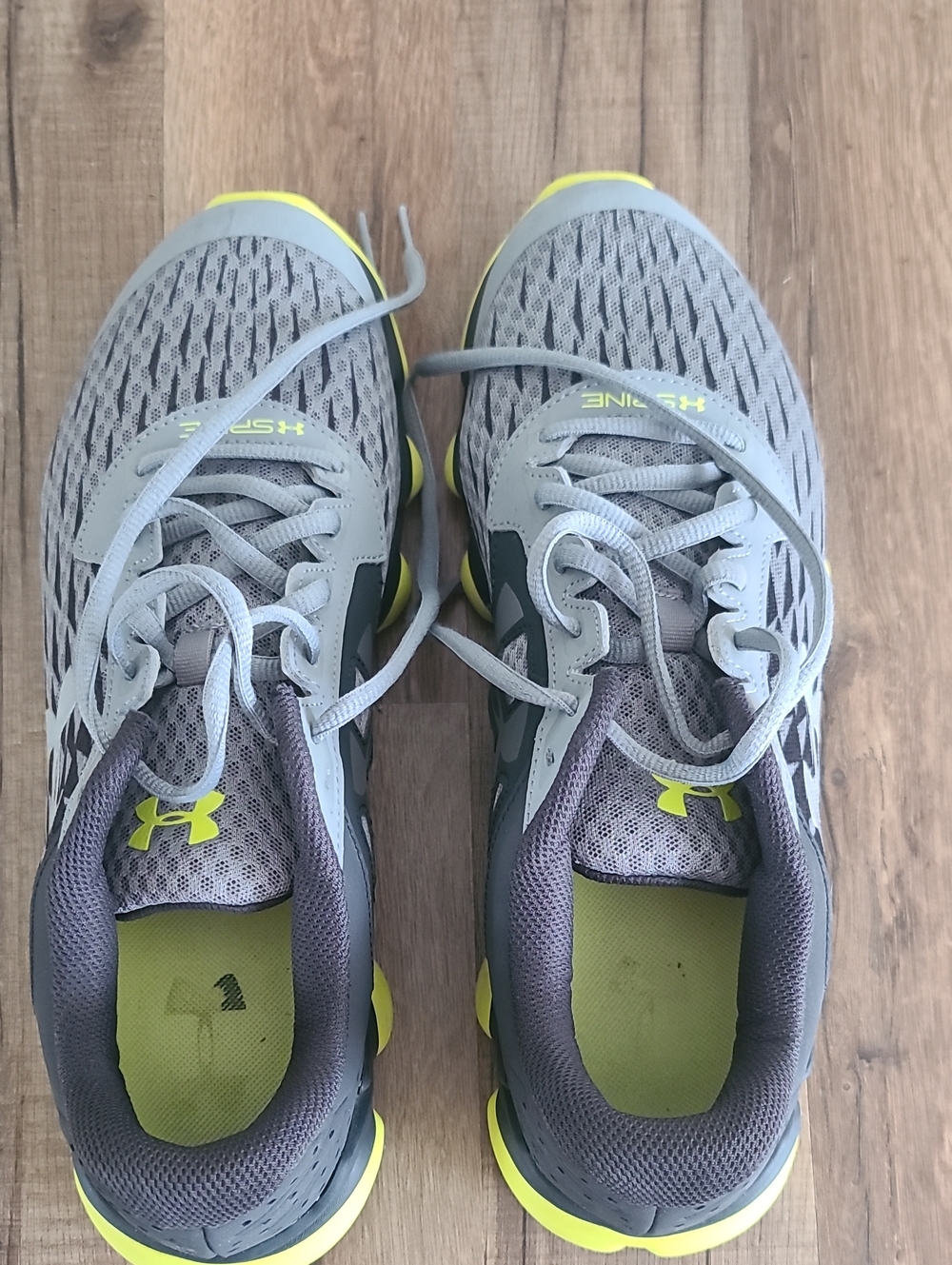 Under Armour Mens Gray & Neon Yellow Athletic Sneakers